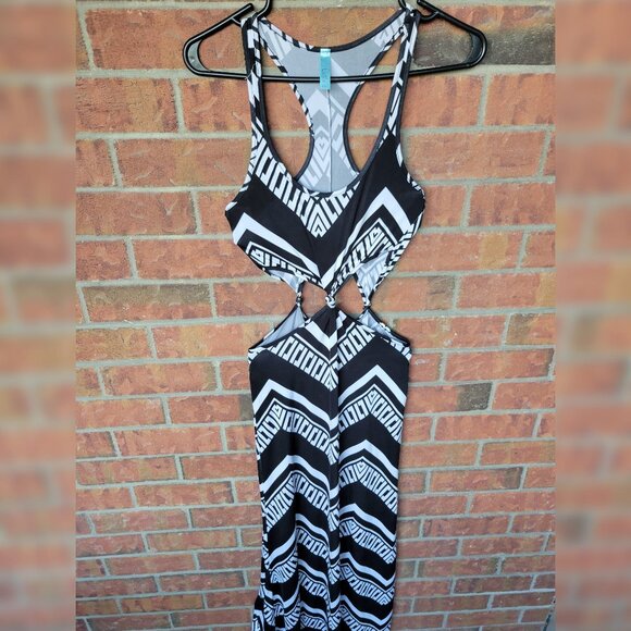 GoJane - Zig-Zag Cut-Out Maxi Dress - Picture 3 of 4